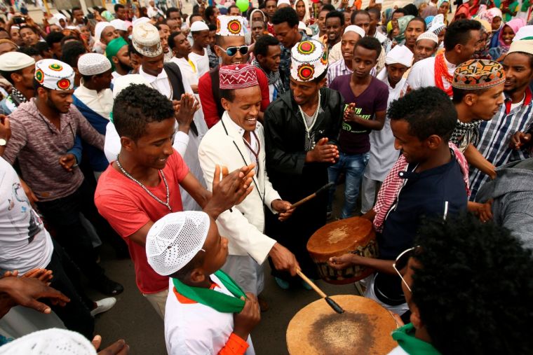 شاهد بالصور: فرحة عيد الفطر في 36 مدينة حول العالم
