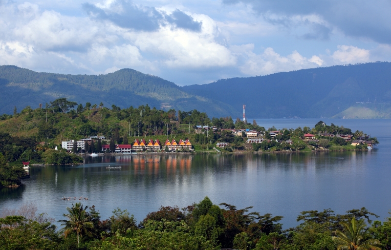 بحيرة توبا اندونيسيا