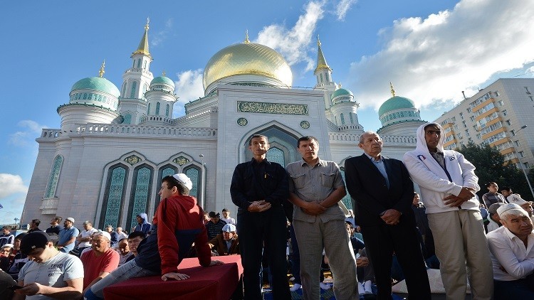 شاهد بالصور: فرحة عيد الفطر في 36 مدينة حول العالم