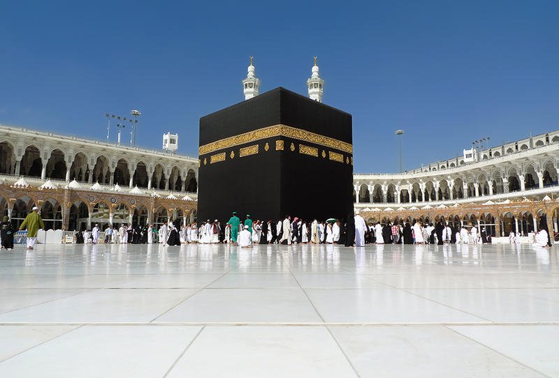 خسوف القمر و تعامد الشمس فوق الكعبة .. حدثين فلكيين تنتظرهما السعودية في يوم وحد