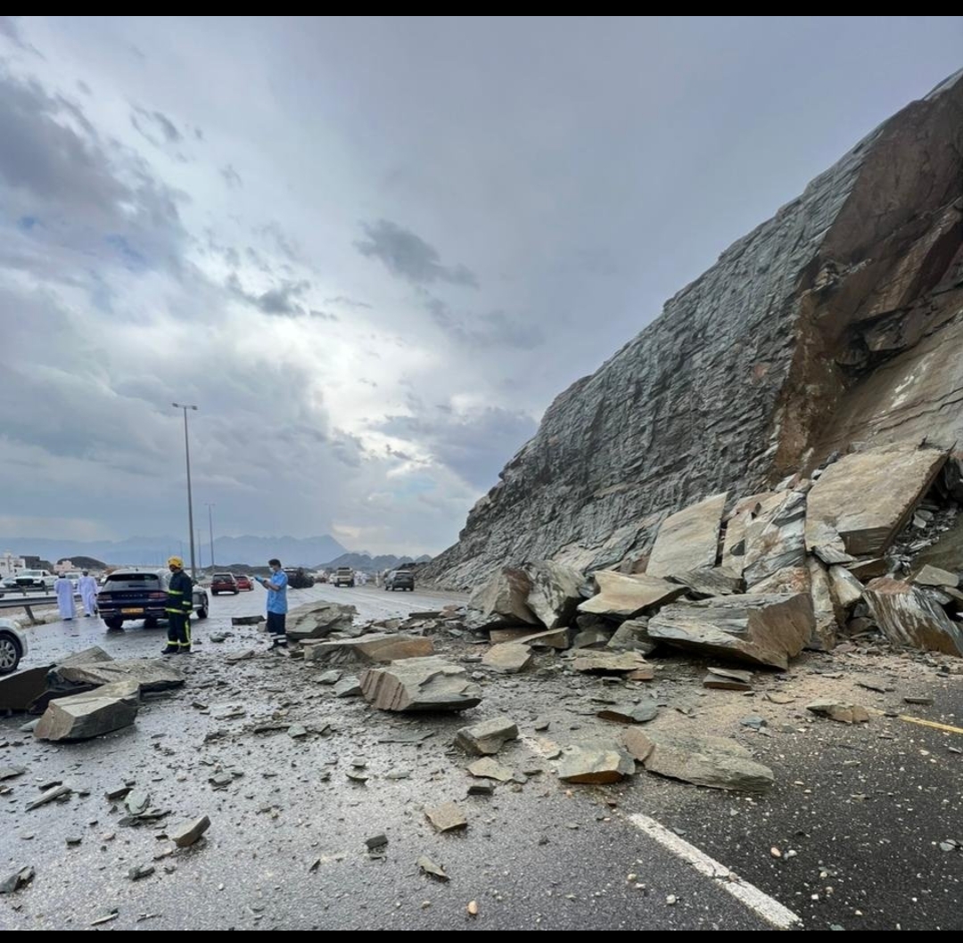 الأمن العام: إغلاق كامل لطريق وادي عربة إثر انهيار جسيم وتحويل السير للصحرواي