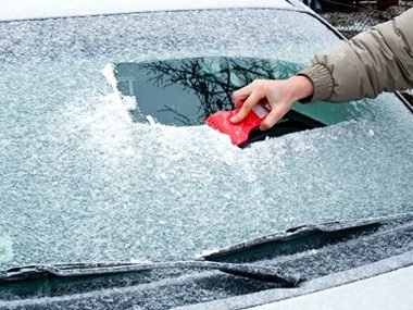 Société - Dégivrage du pare-brise, chauffage, batterie Nos conseils pour  affronter le froid en voiture