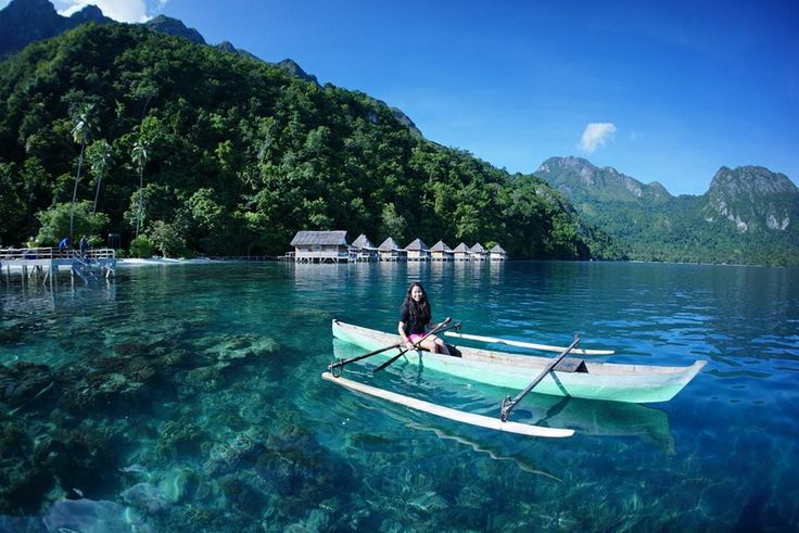 أشهر وأجمل المدن السياحية في إندونيسيا Ora-Beach-Ambon-Maluku-3
