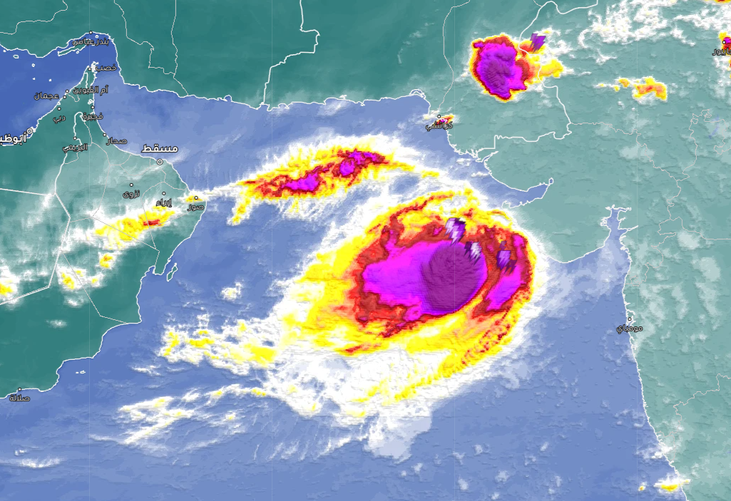 Important | The Arabian Sea is on the cusp of forming its first tropical depression in two days! | ArabiaWeather | ArabiaWeather