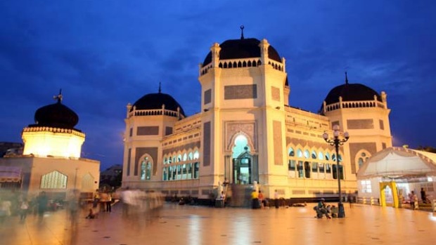اجمل المعالم السياحية في مدينة ميدان في جزيرة سومطرة اندونيسيا Masjid%20raya
